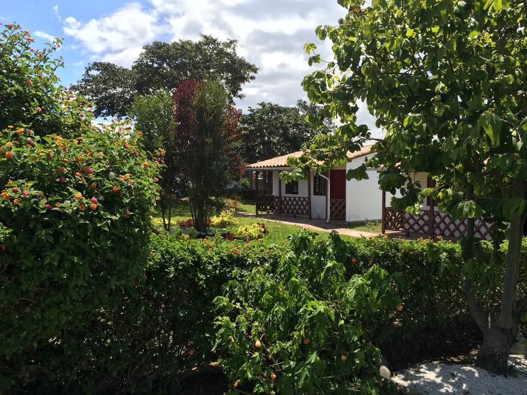 Hosteria Rosa Blanca Puembo Exterior foto