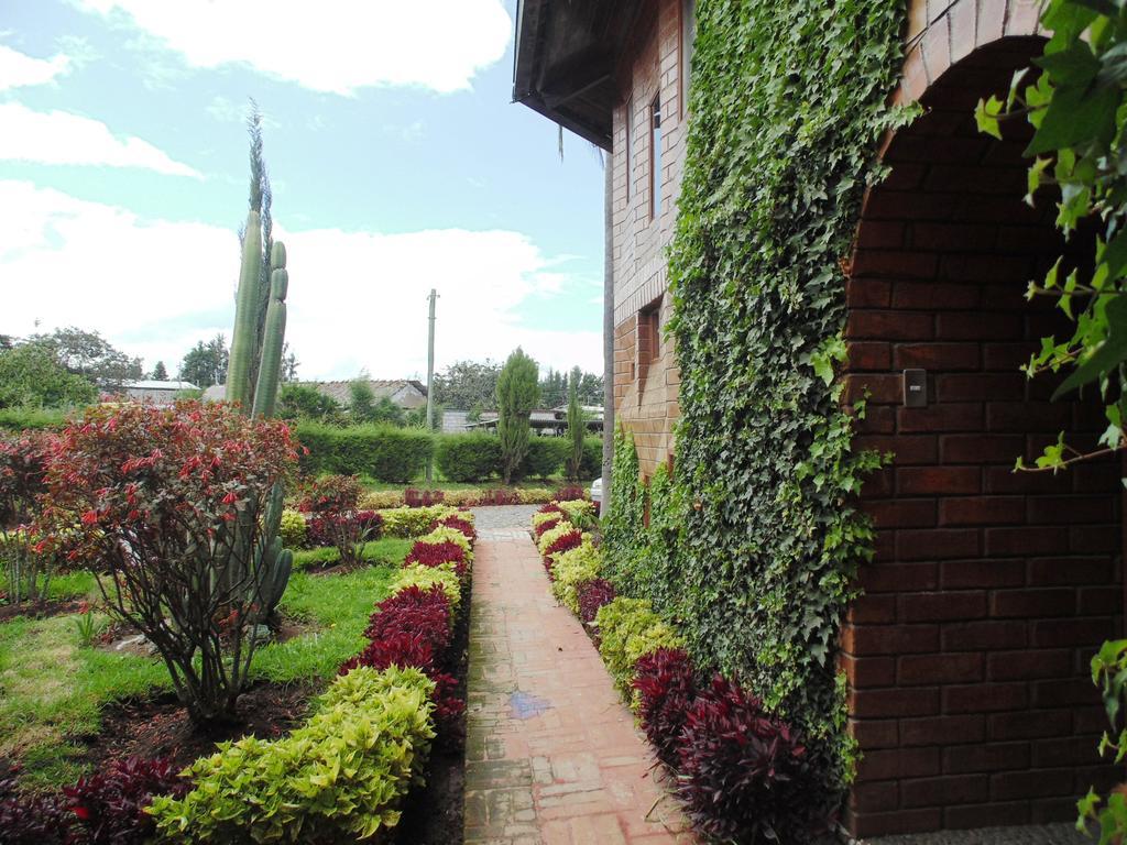 Hosteria Rosa Blanca Puembo Exterior foto